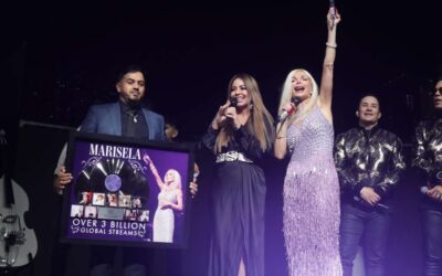 MARISELA BRILLA EN EL YOUTUBE THEATER Y RECIBE RECONOCIMIENTOS POR SU ÉXITO Y TRAYECTORIA