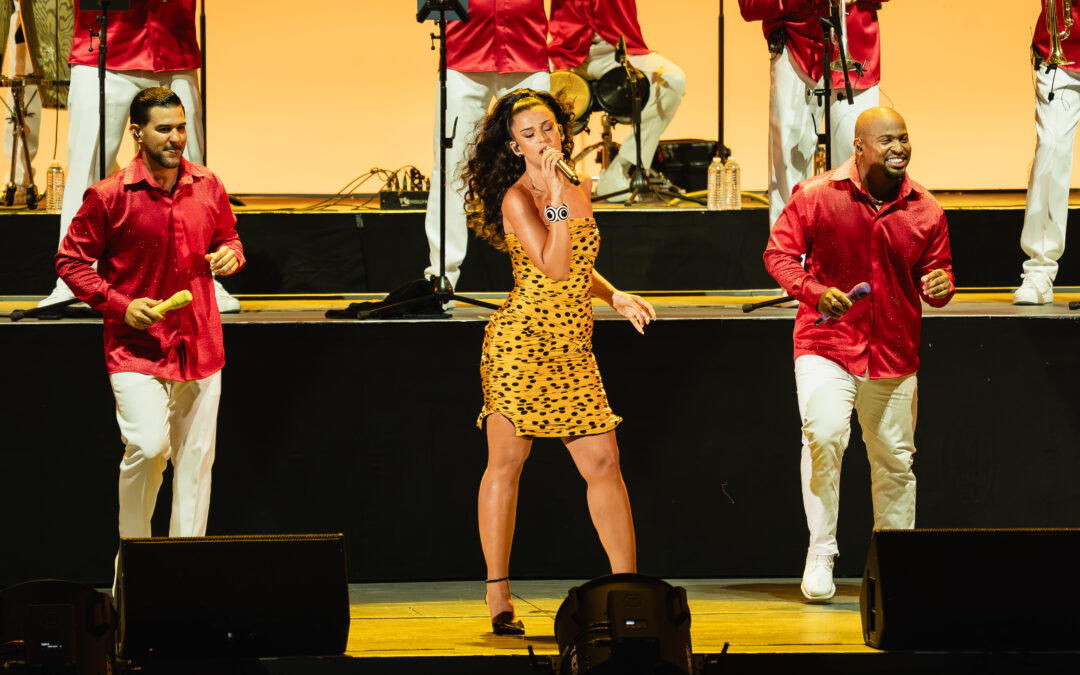 NOCHE HISTORICA CON GRUPO NICHE Y NATHY PELUSO EN EL HOLLYWOOD BOWL